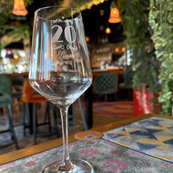 Verre à vin gravé Harmony 35 personnalisé pour un anniversaire de 20 ans