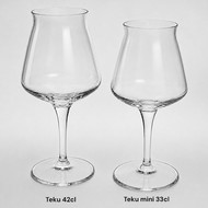 Comparatif de taille entre le verre Teku 42 cl et le Teku mini 33 cl vierges