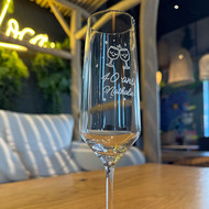 Flûte Harmony 20 gravée pour un anniversaire de 40 ans, sur une terrasse