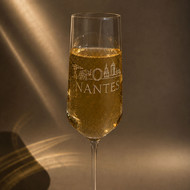 Flûte à champagne Harmony 20 gravée d'un décor nantais, en contre-jour doré