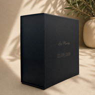 Boîte cadeau carrée noire personnalisée en dorure pour les mariés